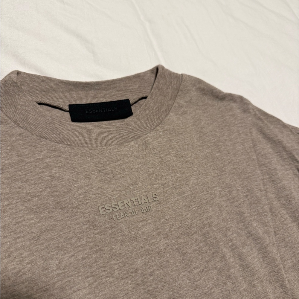 Fear of God Essentials Core Heather T-Shirt 🤍 SIZE M BUT FITS LIKE L/XL - Picture 4 of 7